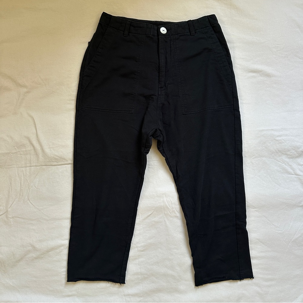 Acacia. Sweat pants crop style. Black small